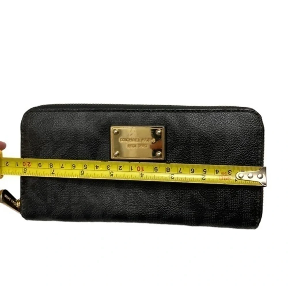 Michael kors signature black mk clutch zipper wallet